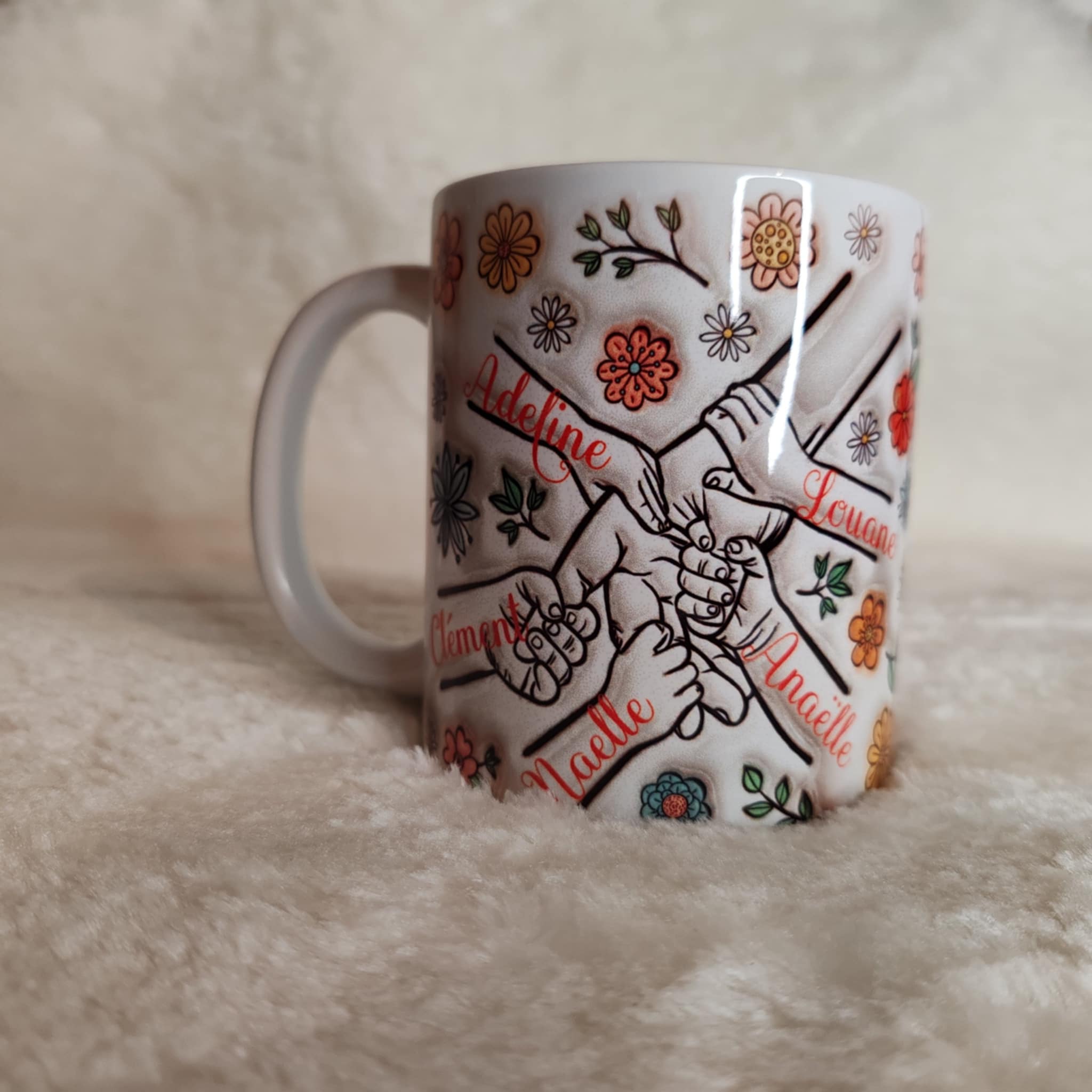 Mug personnalisé - Mains de famille avec prénoms